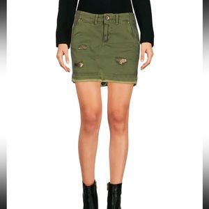 Guess Camo green skirt 27